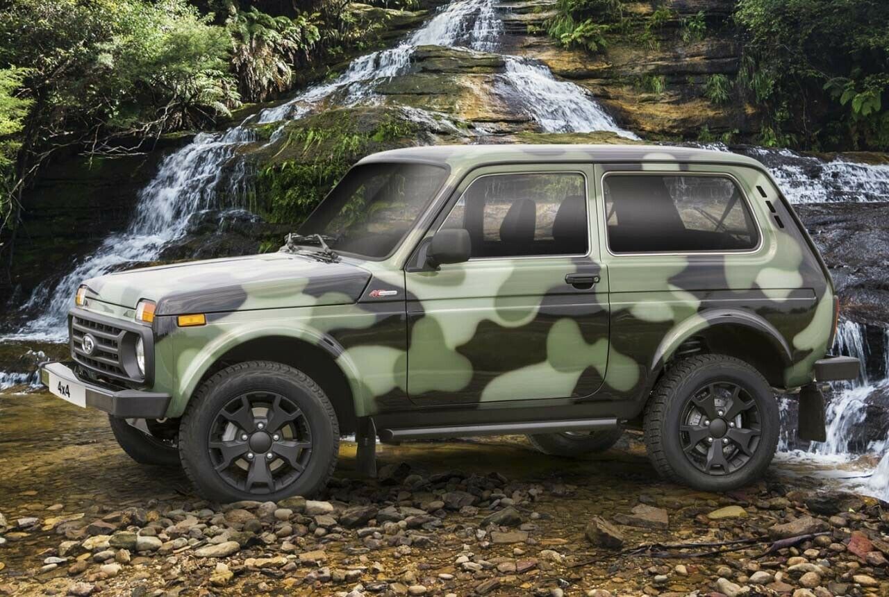 Auf Wunsch gibt es den Lada Niva mit Gewehrhalter und Wildwannen