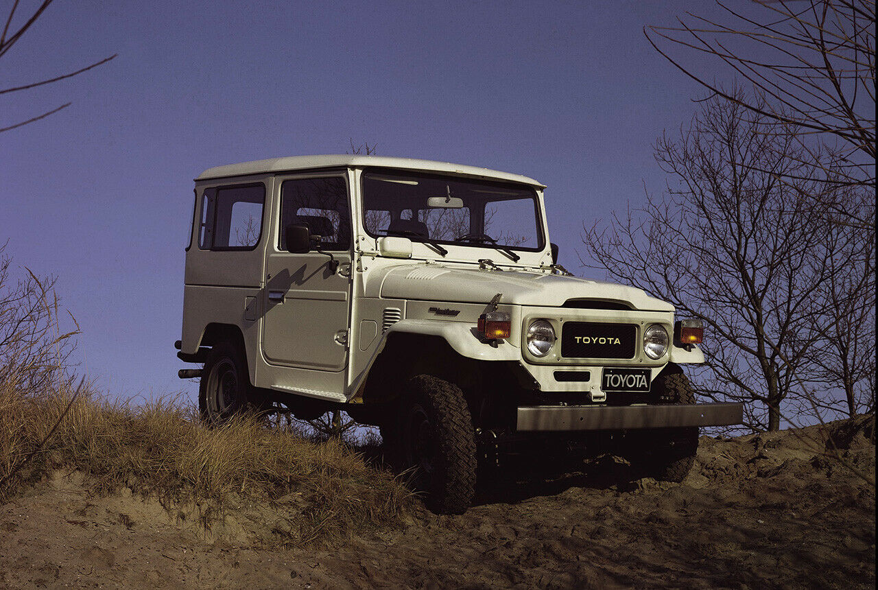 Ein echter Geländewagen, der zunehmend beliebter wird, ist der Toyota Land Cruiser der Baureihe J40