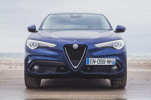 Alfa Romeo hat sich beim Design des Stelvio ganz eng an der Giulia orientiert
