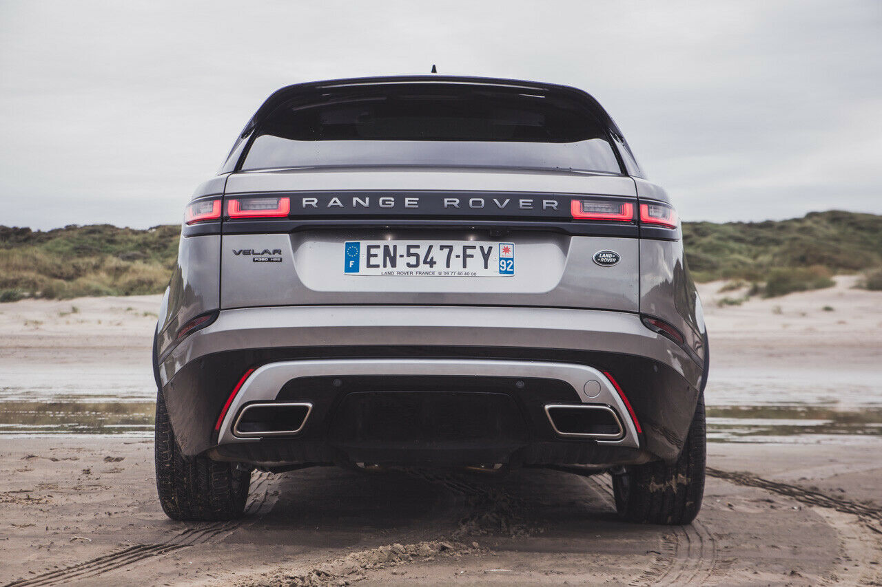 Das Heck wirkt schmaler als die Front, das macht den Velar dynamisch
