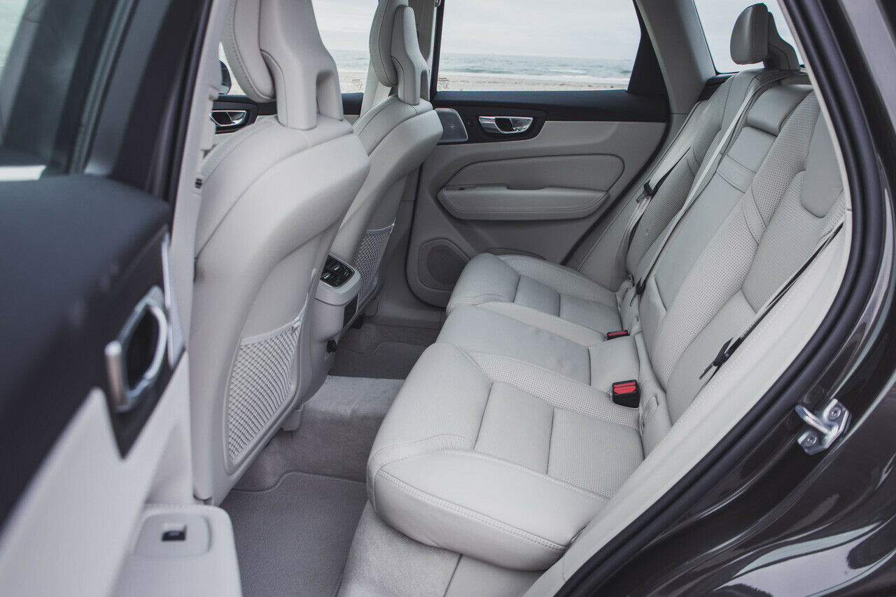 Das Platzangebot im XC60 liegt fast auf dem Niveau des deutlich längeren Velar
