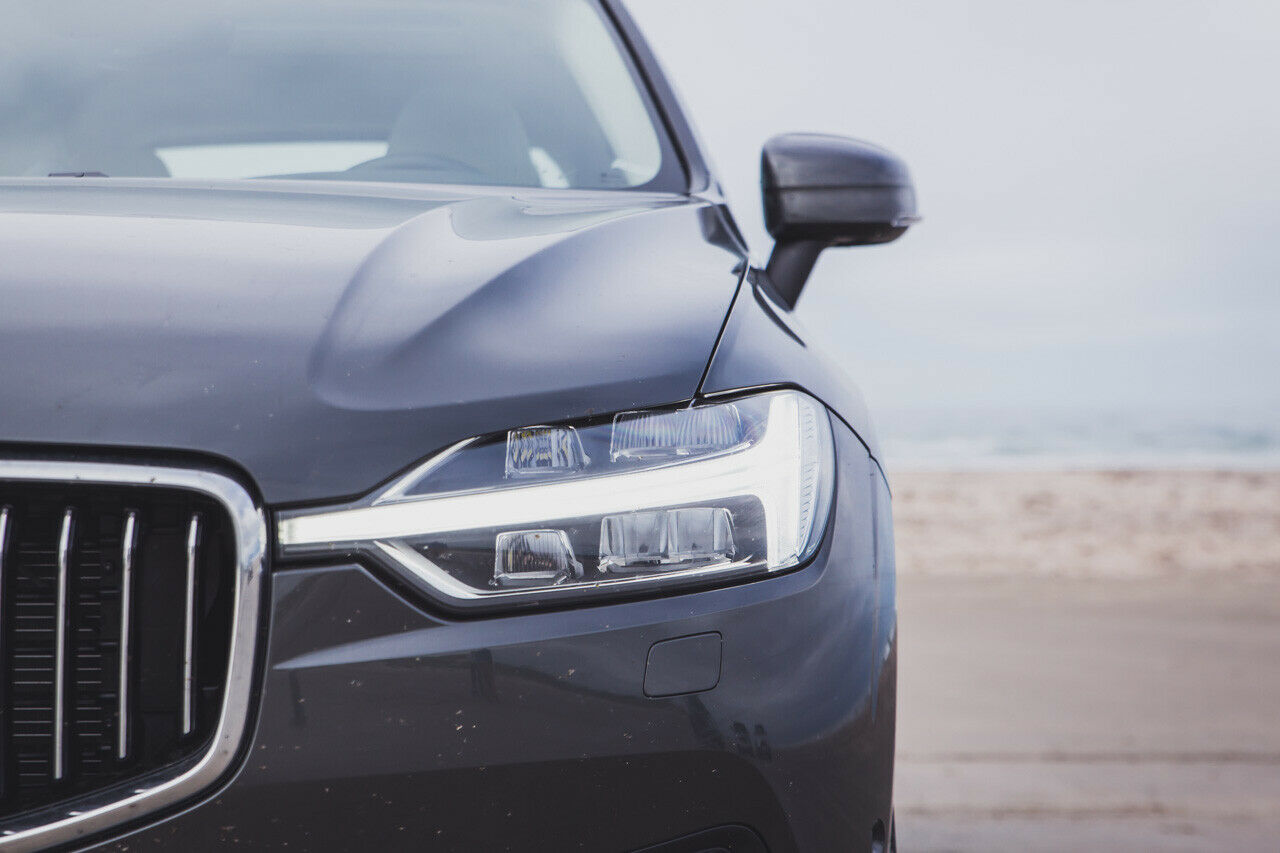 Voll-adaptive LED-Scheinwerfer mit dynamischem Kurvenlicht kosten 890 Euro beim Volvo XC60