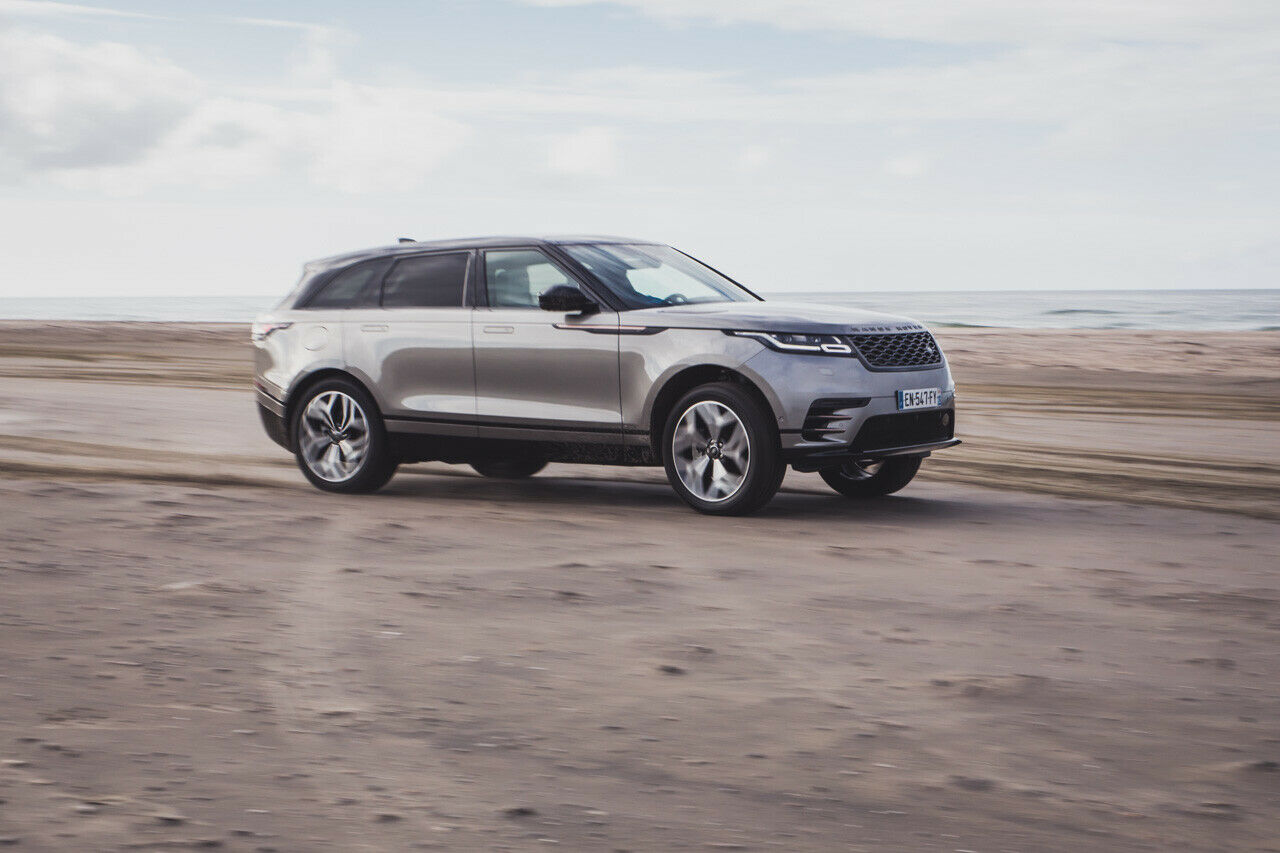 Range Rover legt den Antrieb hecklastig aus, zumindest auf Sand lassen sich so Drifts ausführen