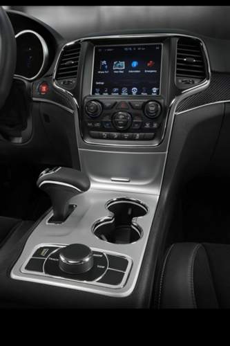 Jeep Grand Cherokee SRT von innen: Per Drehregler lässt sich die Kraftverteilung zwischen Vorder- und Hinterachse variieren.