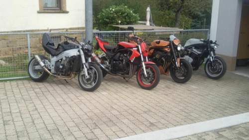 Sommertreff vor der Garage
