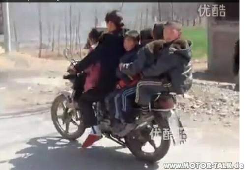 Sechs-auf-dem-motorrad