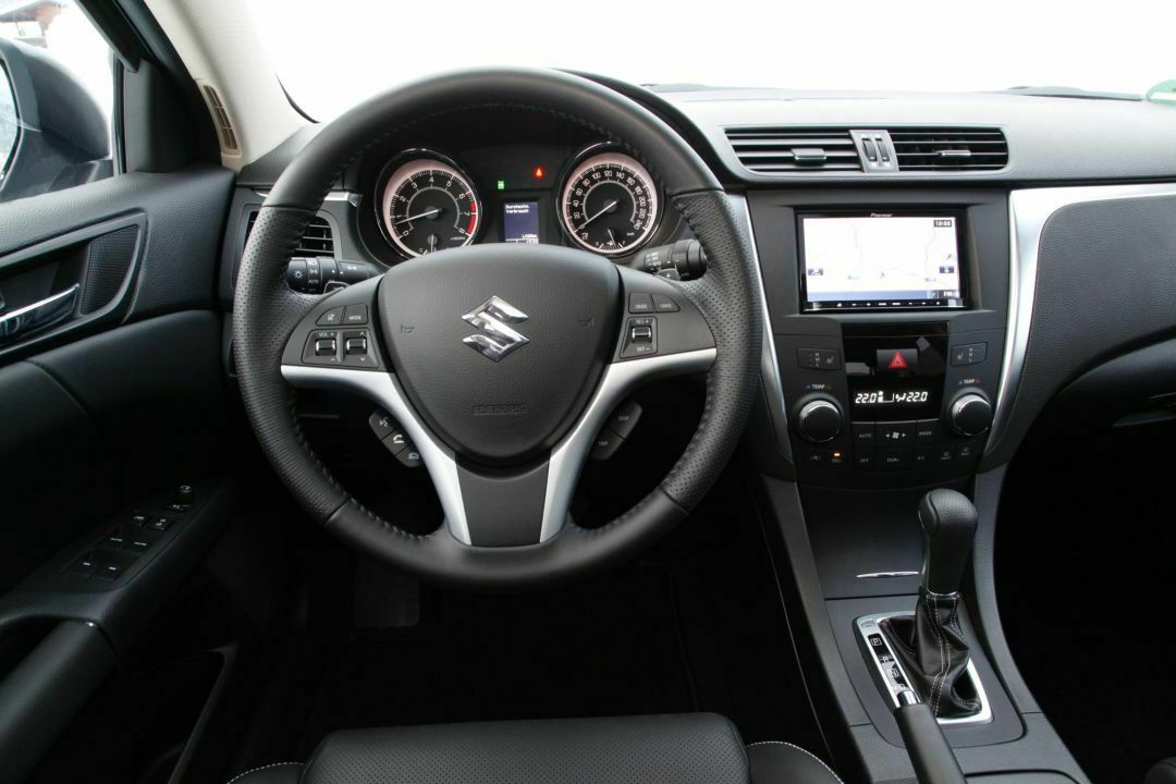 Suzuki Kizashi 4x4 Cockpit
