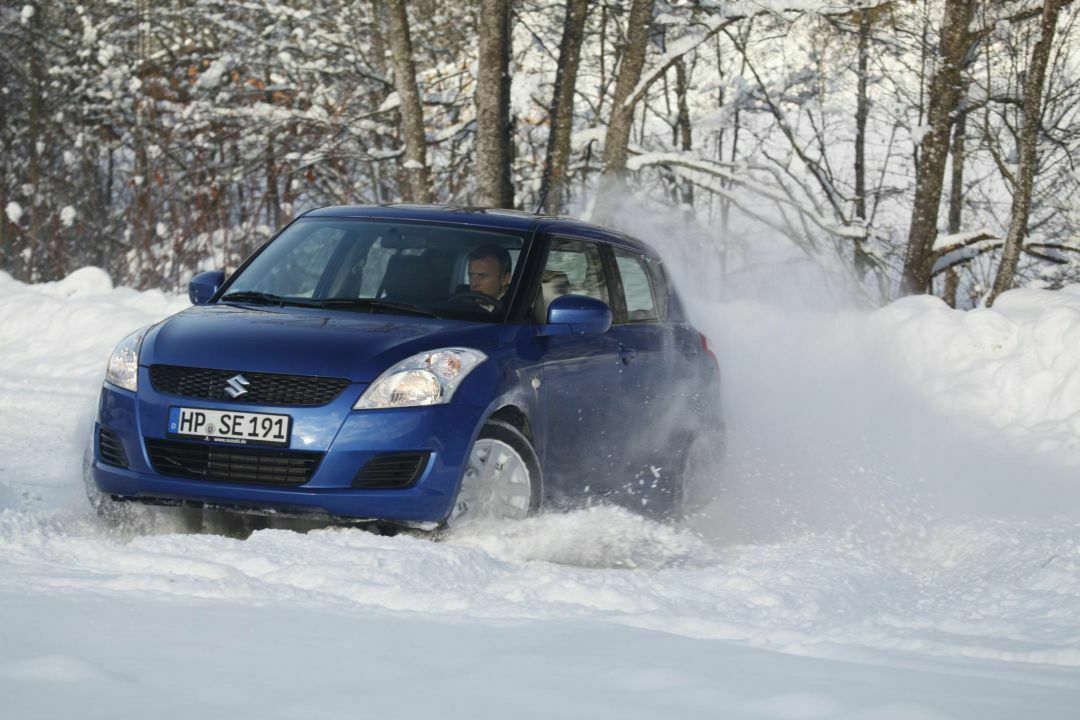 2011-suzuki-swift-4x4-fahrszene-10