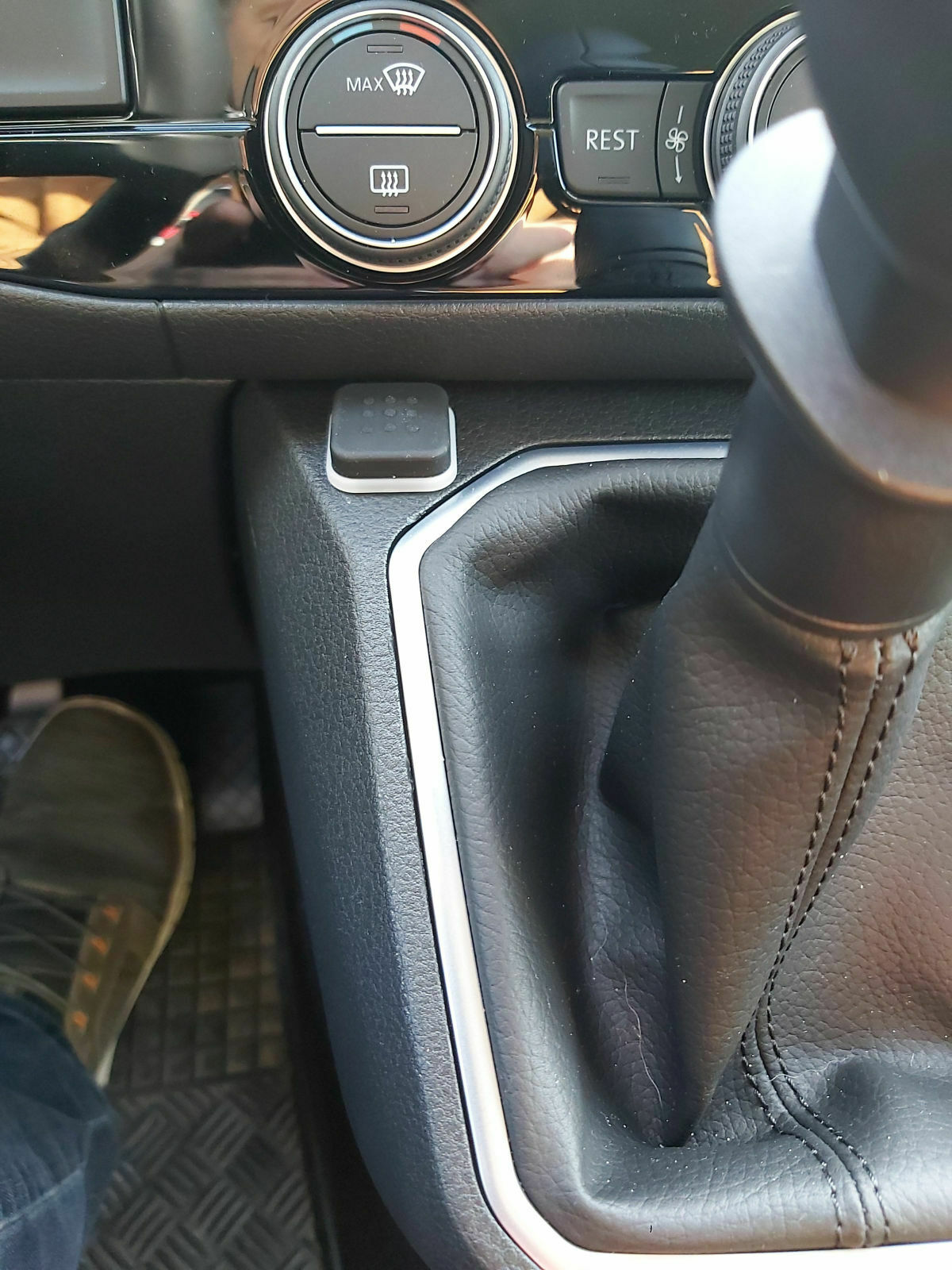 T6.1 Knopf/Schalter neben Gangschaltung
