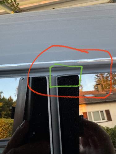 Fahrerseite Scheibe abgeschraegt keine Sichtbare Dichtung.jpg