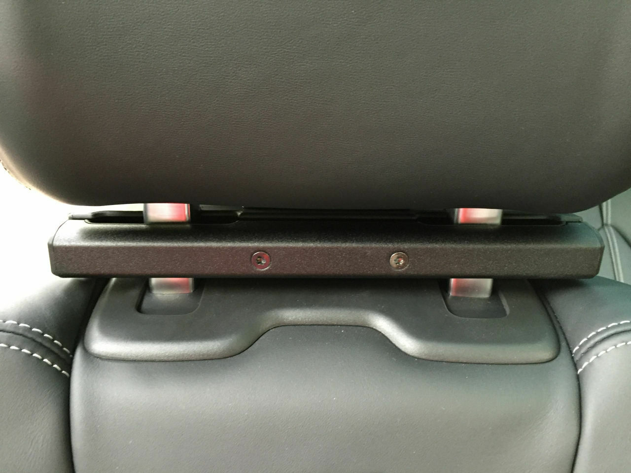 Tablethalterung für die Kopfstützen
