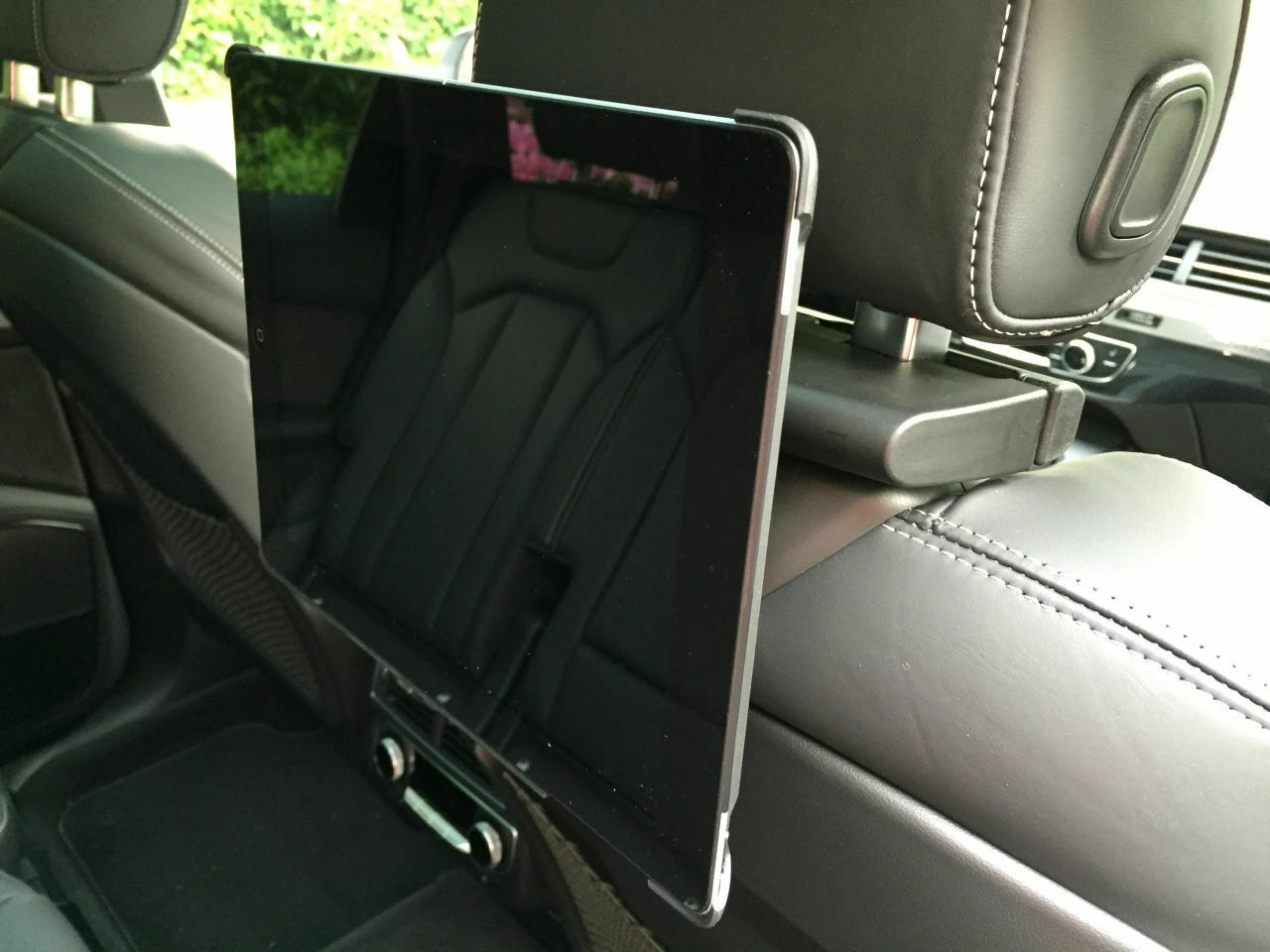 Tablethalterung für die Kopfstützen
