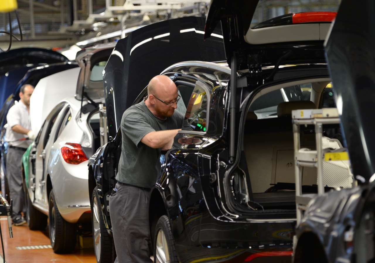 Ein neuer Tarifvertrag garantiert den Opel-Belegschaften an drei deutschen Standorten Kündigungsschutz bis 2018
