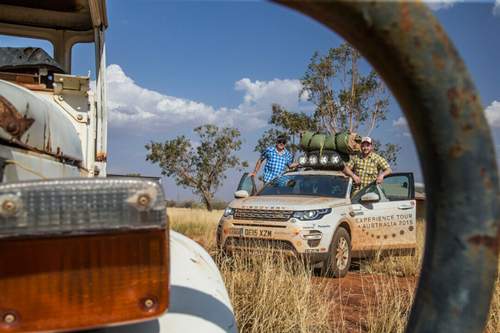 MOTOR-TALK-Redakteur Philipp Monse (rechts) und sein Mitfahrer auf der Land Rover Experience Tour 2015