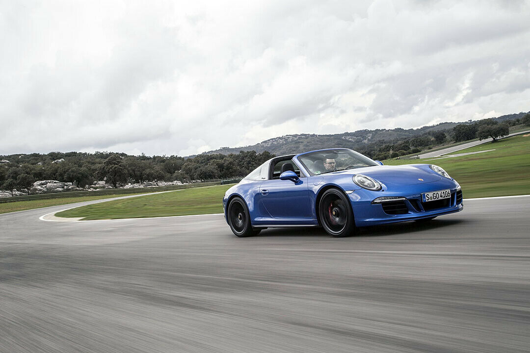 Die Leistungssteigerung gegenüber dem S-Modell bietet Porsche einzeln an. Sie kostet aber schon beinahe so viel wie die GTS-Ausstattung