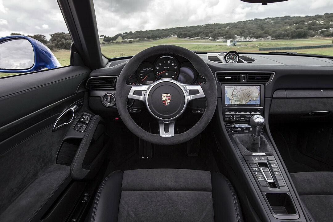 Porsche 911 Targa GTS: Leder und Alcantara im Innenraum