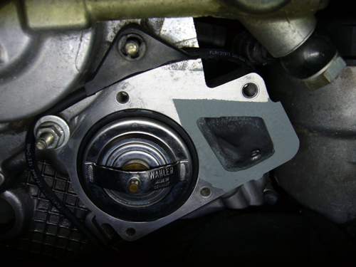 BMW E39 vor TU Thermostat Zylinderkopf