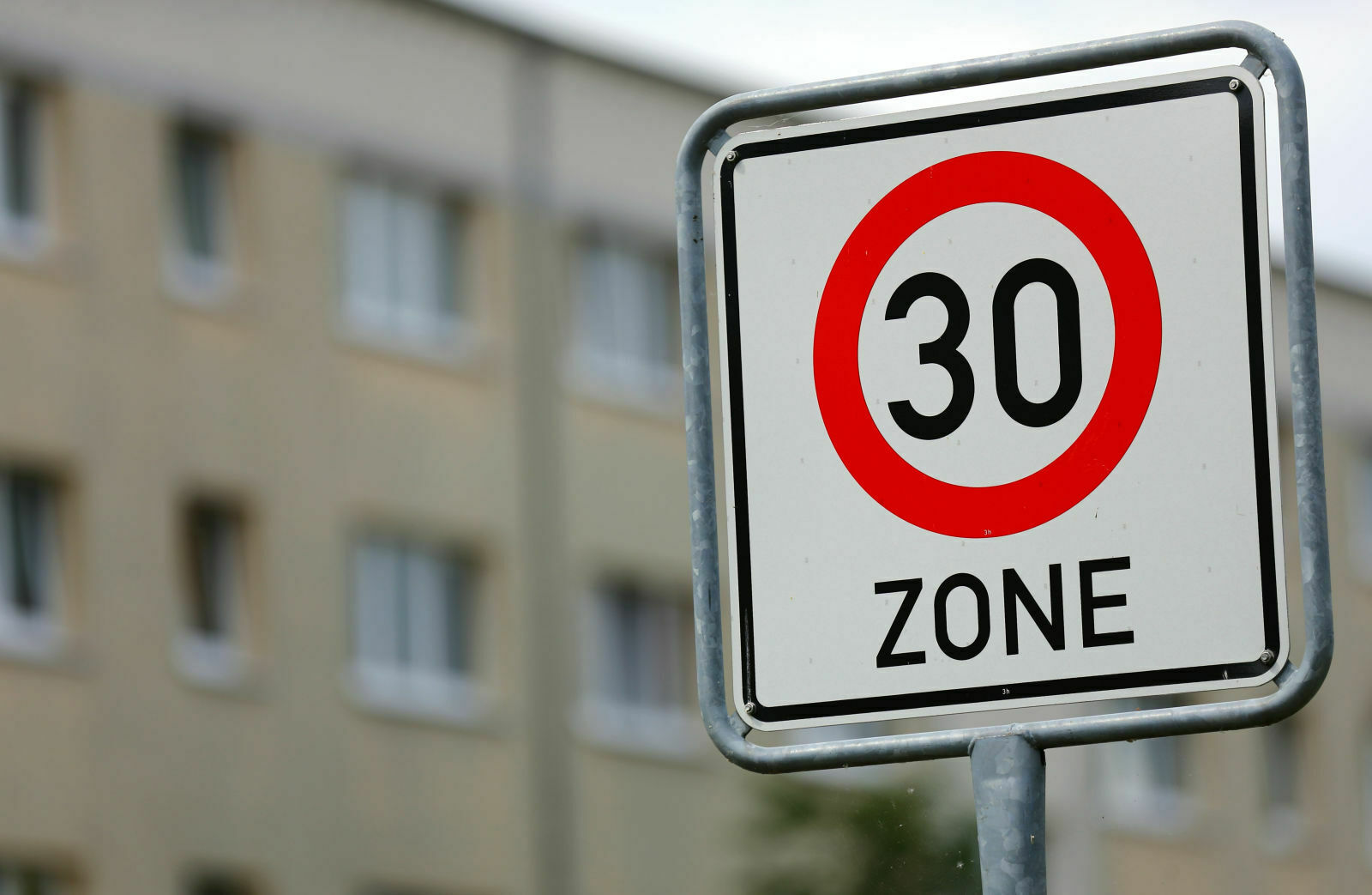 Die Bundesländer wollen über eine pauschale Tempo-30-Regel vor Schulen und Kindergärten beraten