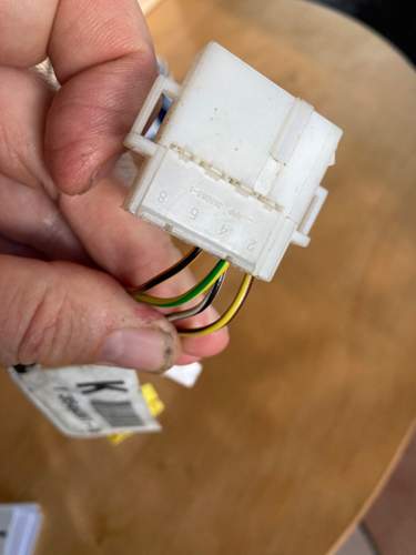 Bild 1: weisser Stecker.jpg