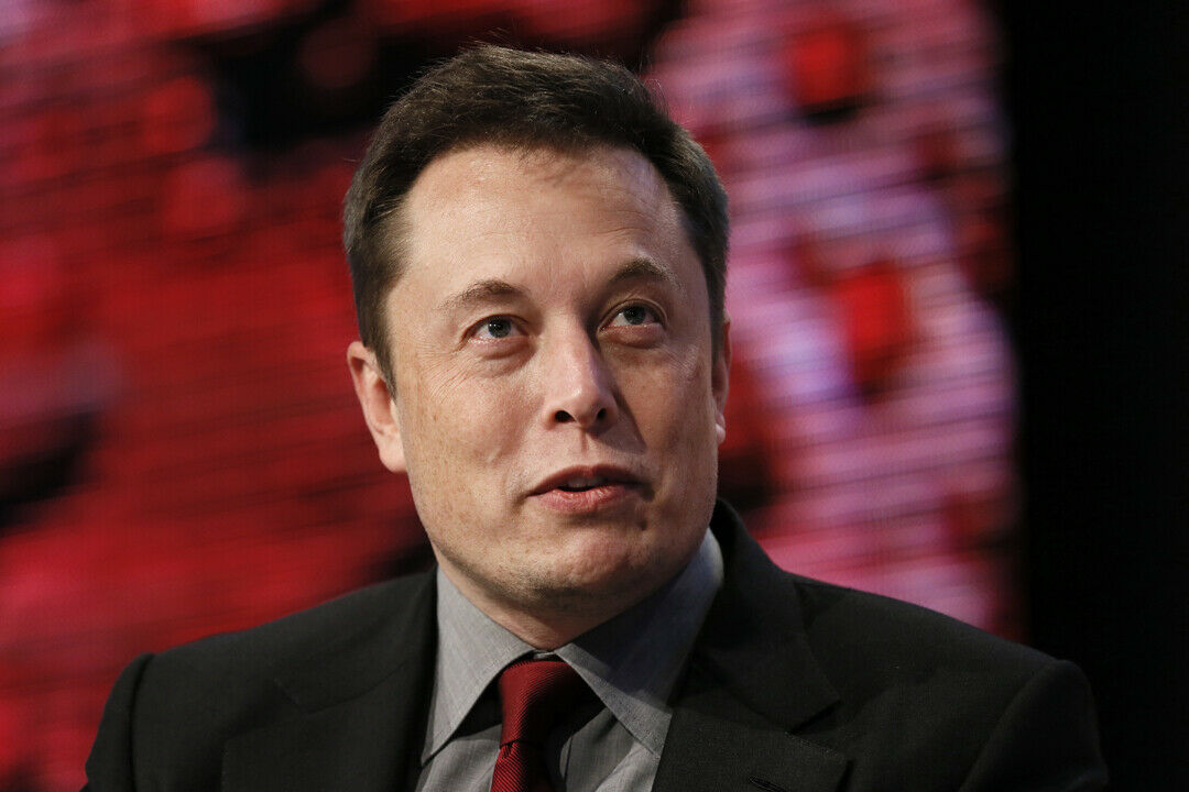 Der Tesla-Chef Elon Musk fordert die anderen Hersteller auf, trotz der niedrigen Kraftstoffpreise die Entwicklung der E-Mobilität weiter zu verfolgen