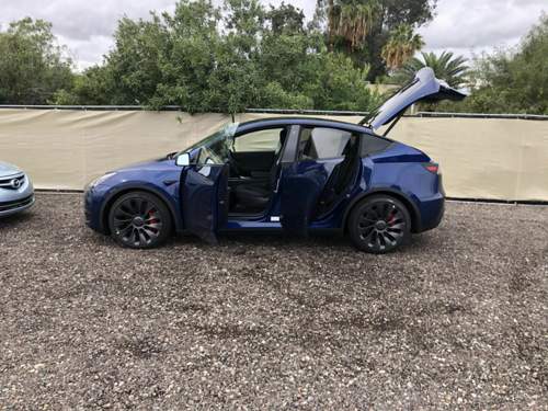 Tesla Model Y Auslieferung 2