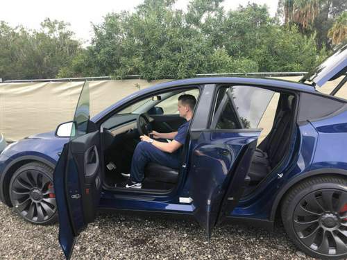 Tesla Model Y Seitenansicht