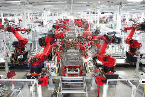 Bis Ende Juni sollen im Tesla-Werk in Fremont wöchentlich 5.000 Exemplare des Model 3 vom Band laufen