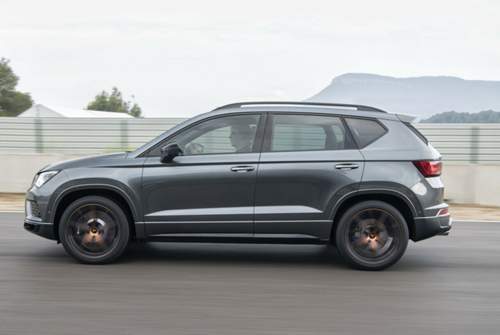 Der Sport-Ateca liegt einen Zentimeter tiefer und bekommt ein adaptives Fahrwerk serienmäßig. Die Modi: Straff bis sehr straff