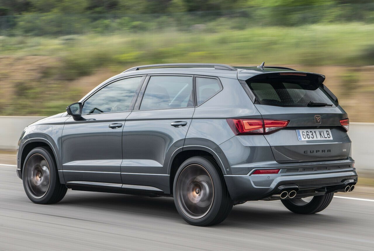 Spoiler und Schürzen machen einen sportlichen Look. Aber es bleibt zu viel Bodenfreiheit, um wirklich sportlich zu wirken
