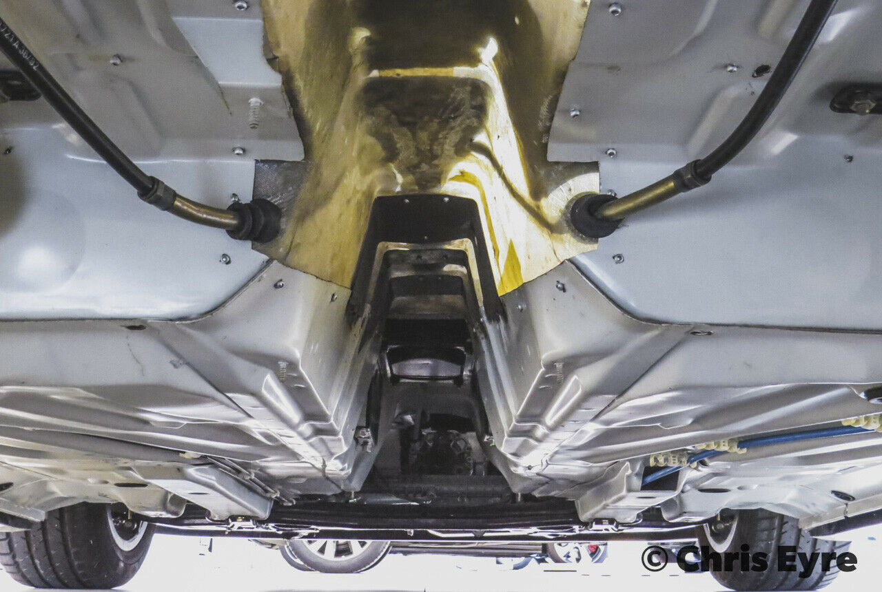 Der Mitteltunnel der Syncro-Karosserie wurde für den A59 erhöht (Prototyp 1 von SMS)