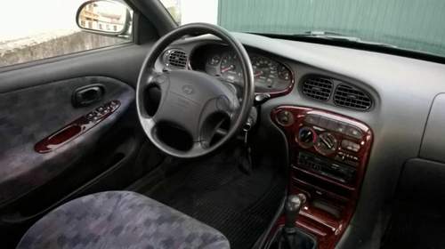 Hyundai-lantra-1998-innen