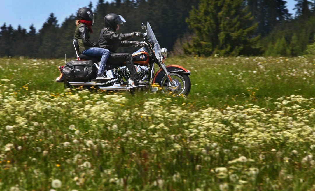 Mit dem Motorrad durchs Grüne - das ist ein schönes, aber auch teures Hobby