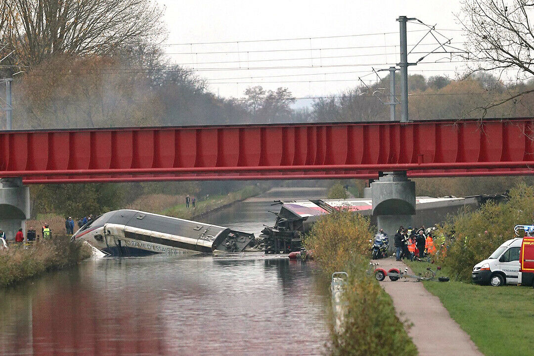 Mit ca. 350 km/h soll der TGC unterwegs gewesen sein bevor er entgleiste und in den Rhein-Marne-Kanal stürzte