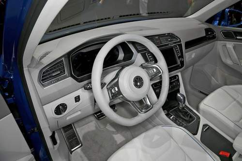 Vw-tiguan-gte-auf-der-iaa-2015-aabstandsregeltempomat-mit-stop-and-go-funktion-und-ein-spurwechselassistent