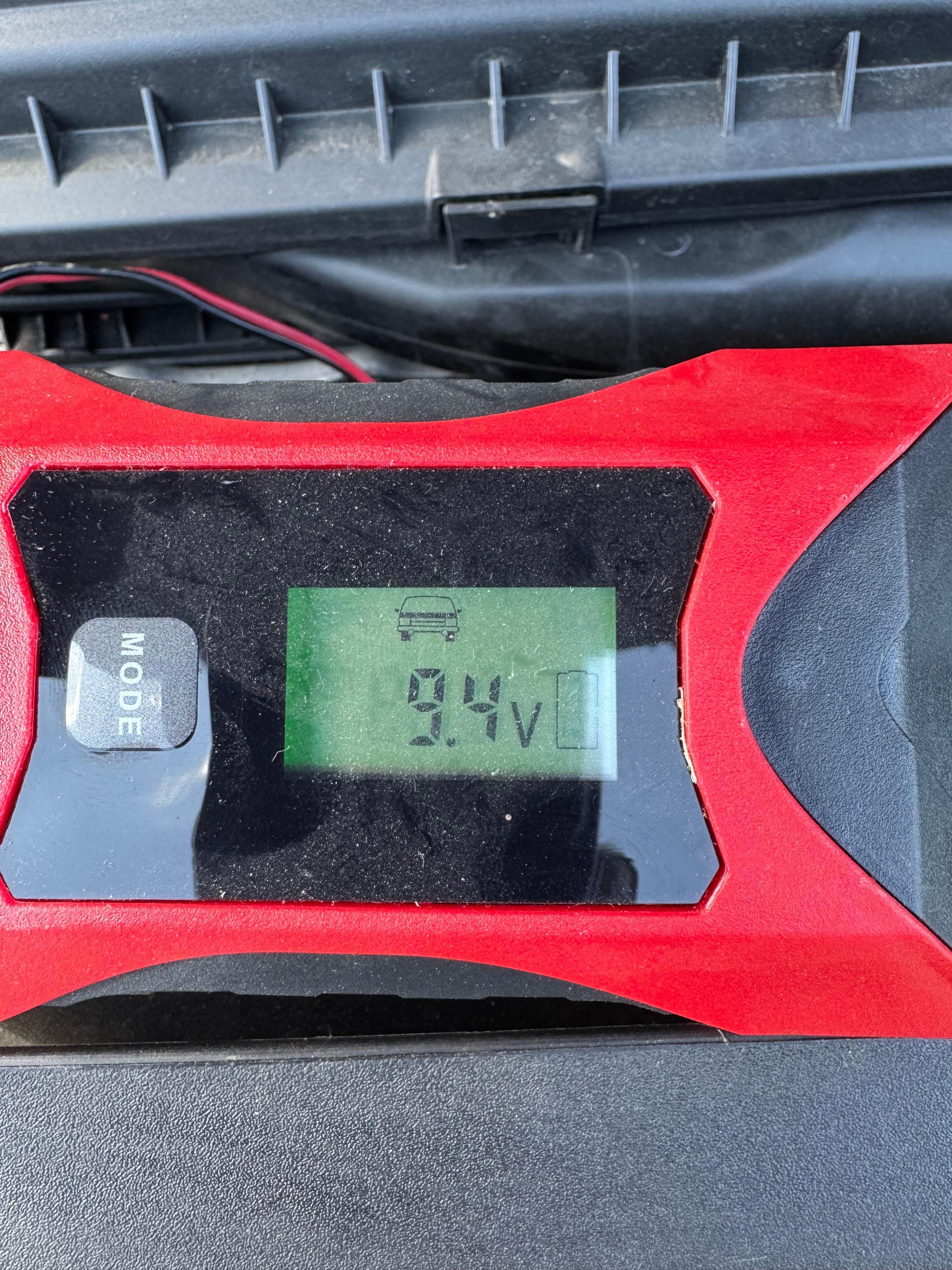 Tiguan startet nicht, Display flackert, zig Fehlermeldungen