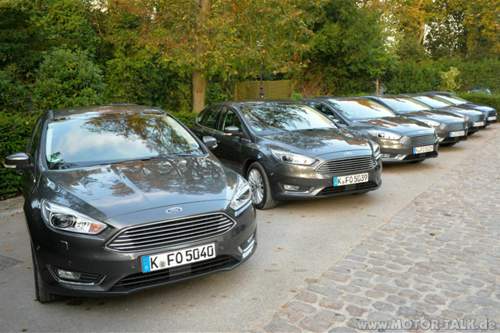 2015-ford-focus-1-0-ecoboost-european-spec-front-three-quarter-view-of-model-set