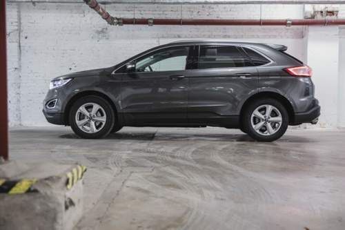 Mit 4,808 Metern Fahrzeuglänge fällt der Ford Edge in die obere SUV-Mittelklasse. Der Radstand beträgt 2,85 Meter