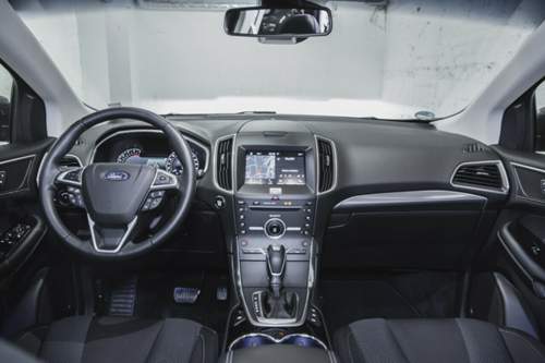Der Innenraum des Ford Edge in vier Worten: Viel Raum, viel Kunststoff