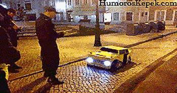 Achtung-verkehrs-kontrolle-lustiges-kleines-auto