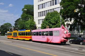 Saeuli-tram-haltestelle-ciba