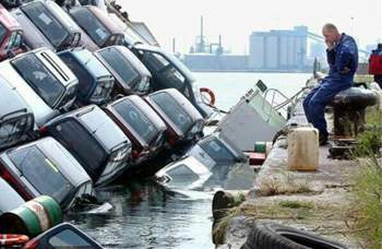 Schiff-auto-sinken