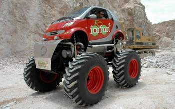 Smart-forfun2-2006-with-monster-truck-wheels
