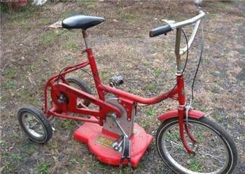 Lustiger-fahrrad-rasenmaeher