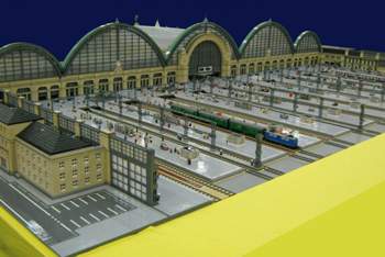 Lego-frankfurt-am-main-hauptbahnhof-09