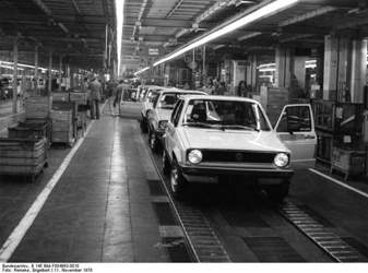 Bundesarchiv-b-145-bild-f054863-0010-wolfsburg-volkswagen-produktion-vw-golf