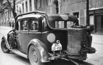 Bundesarchiv-bild-183-v00670a-berlin-auto-mit-holzgasantrieb