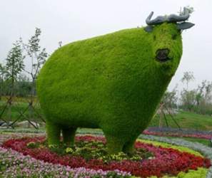 Lustige-gartenfiguren-kuh