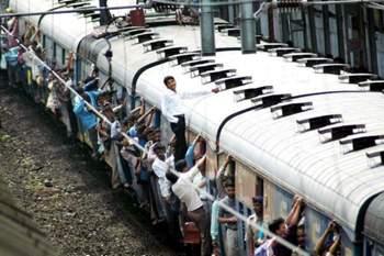 Fahrtwind-wie-ein-foen-bahnfahren-in-indien