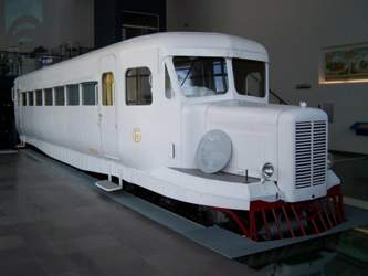 Einer-zwei-triebwagen-micheline-fuer-393333