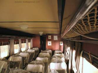 Micheline-madarail-schienenbus-passagierkabine-gepaecknetz-korbstuehle-stuehle-bestuhlung
